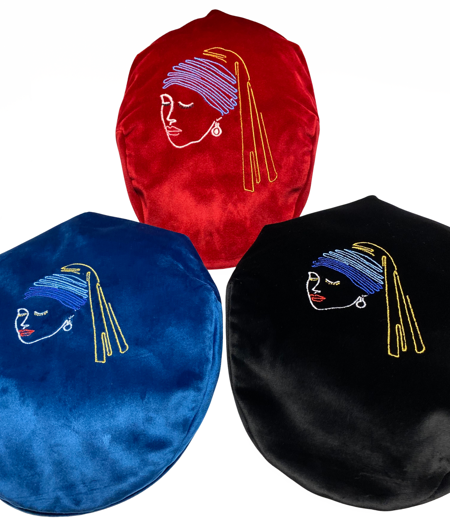 Coppola modello 'Pirandello ' in velluto liscio con Ricamo Ragazza con l’orecchino