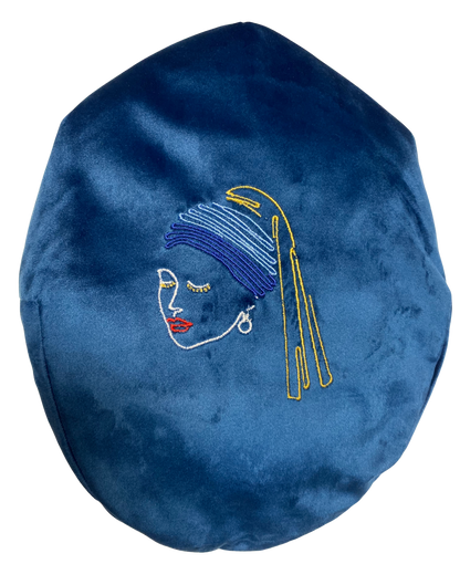 Coppola modello 'Pirandello ' in velluto liscio con Ricamo Ragazza con l’orecchino